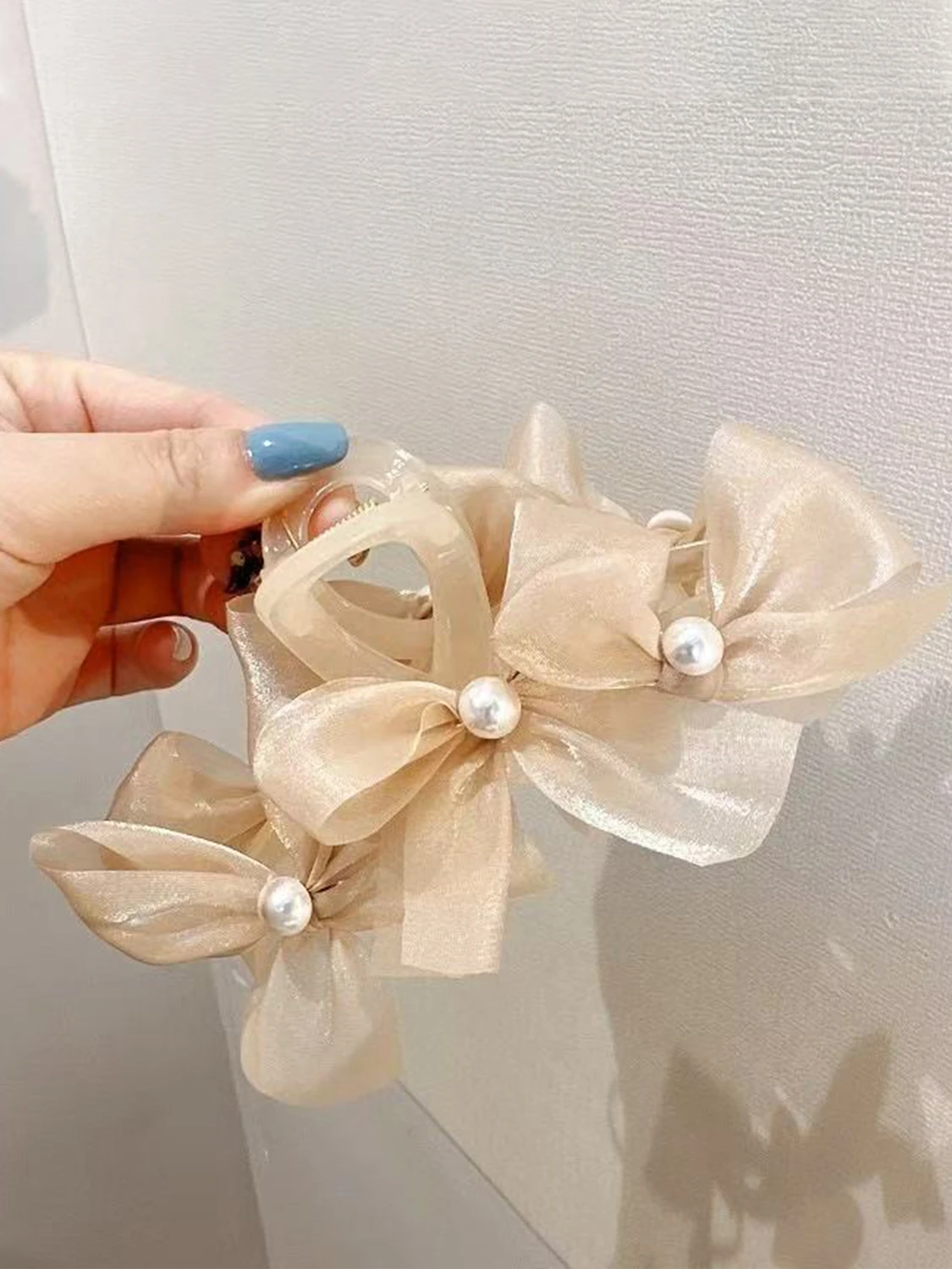 Spring and summer Korean sweet and elegant pearl organza bow grab clip, gentle temperament large pan hair grab clip shark clip