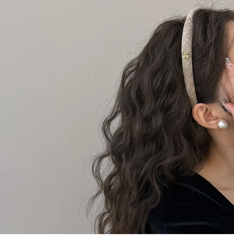 Korean autumn and winter velvet noble narrow version headband simple small bow hair accessories 2025 versatile high cranial top
