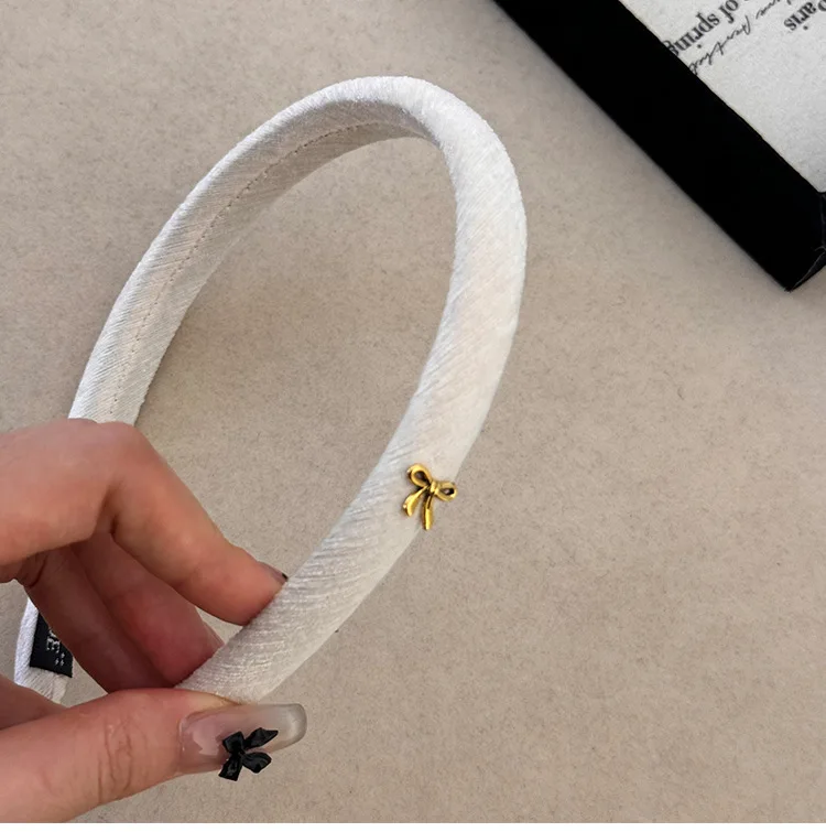Korean autumn and winter velvet noble narrow version headband simple small bow hair accessories 2025 versatile high cranial top