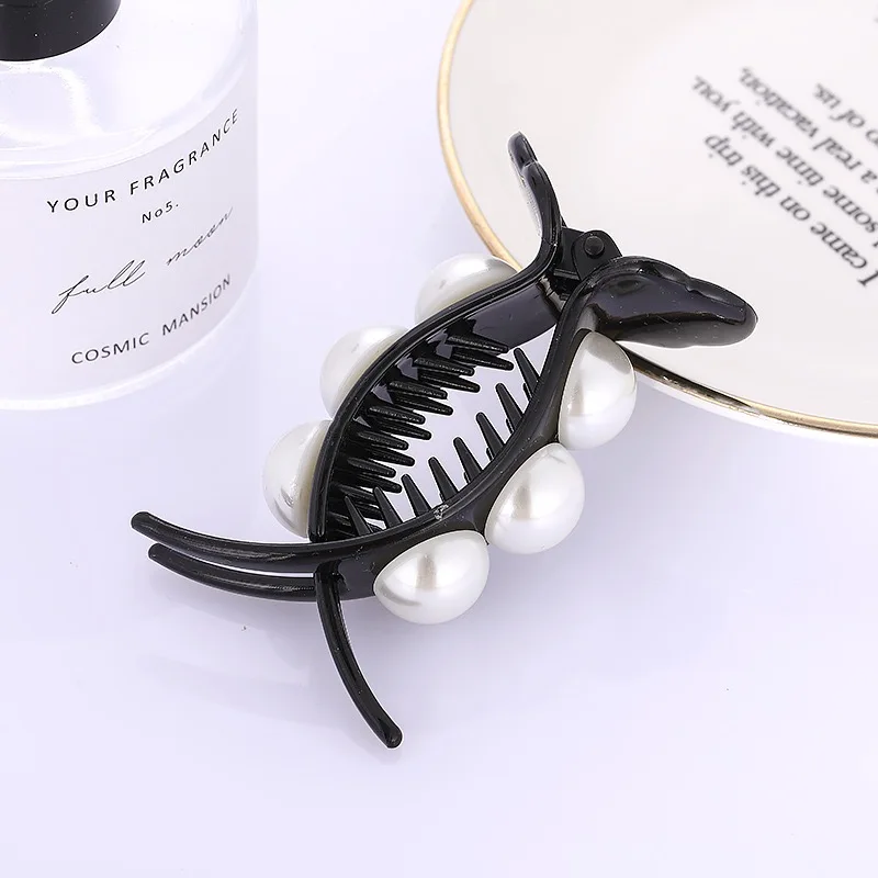The new pearl back head hairpin grab shark clip is simple and versatile for daily wear