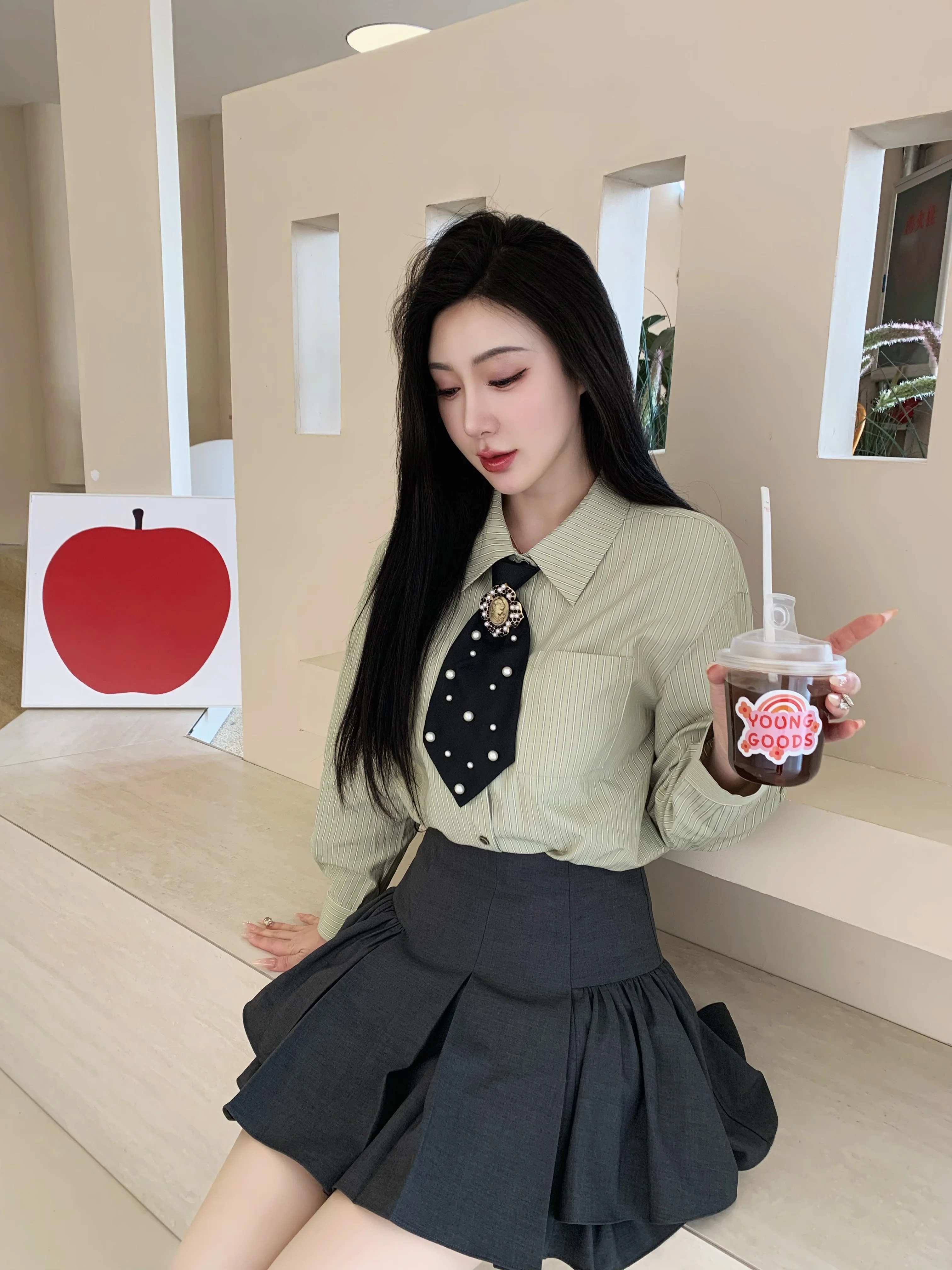 Original Niche Design: 1 Piece of Beauty Portrait Casual Tie with Artificial Pearls, Detachable and Adjustable, Suitable for Pairing with Shirts, Ideal for Parties, Outings, and Holiday Outfits