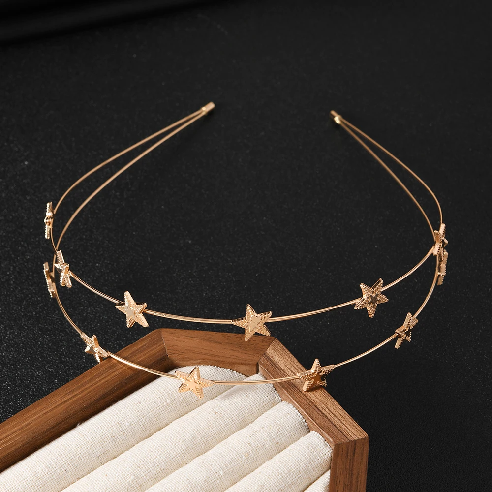 The fashion star five-pointed star double-layer hairband is beautiful and versatile for women, making it perfect for daily gath