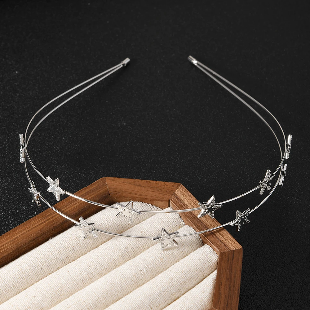 The fashion star five-pointed star double-layer hairband is beautiful and versatile for women, making it perfect for daily gath