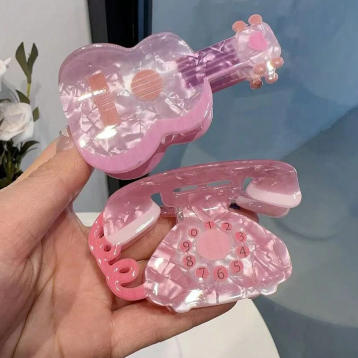 1pc Women's Guitar,Electromobile,Antique Telephone,Mantis and Tank Acrylic Hair Claw Hair Accessory