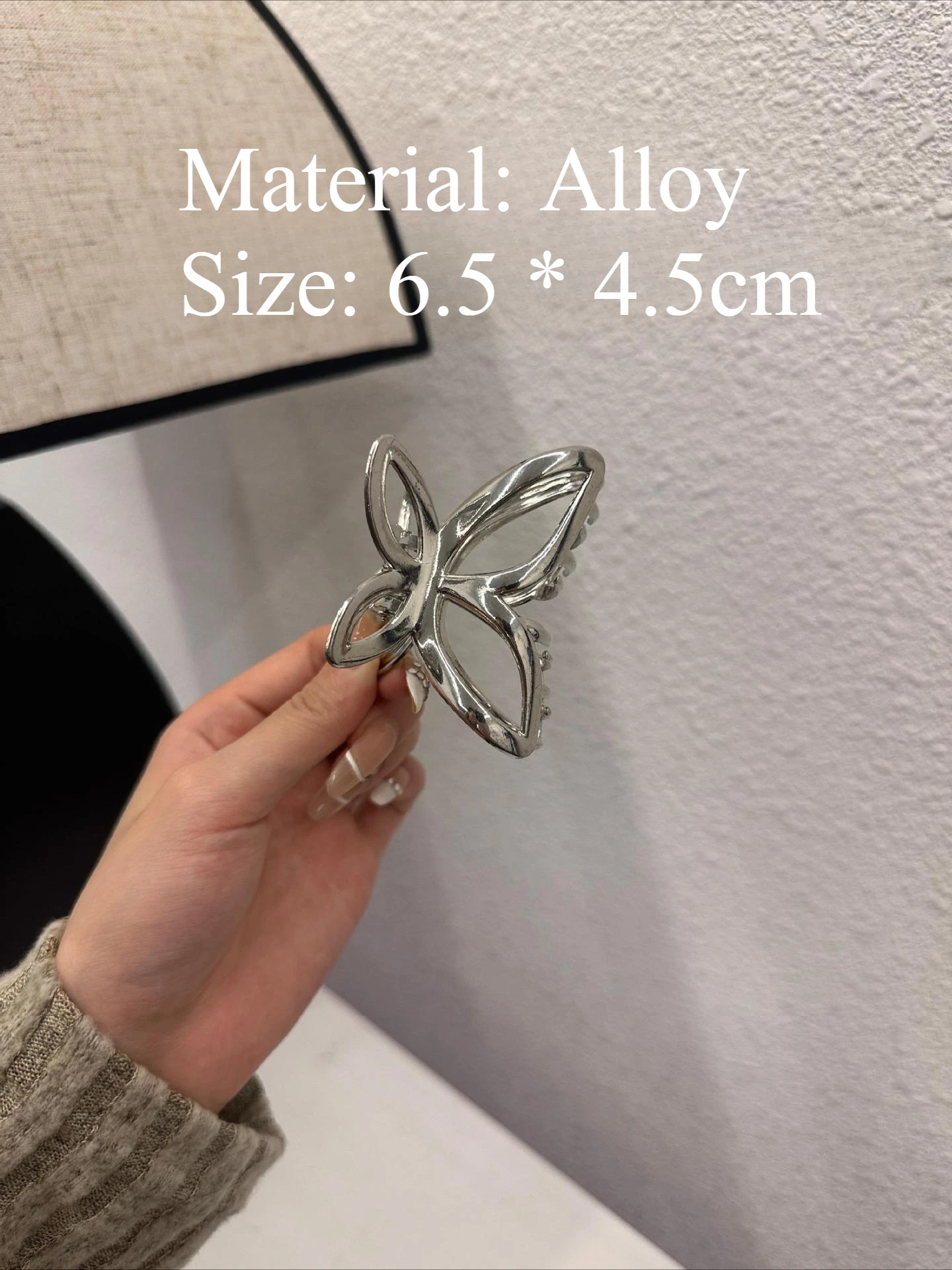 Vintage Butterfly Hair Clip for Women Temperament Simple Headwear Metal Pleated Hair Claws Personality Fashion Hair Accessories