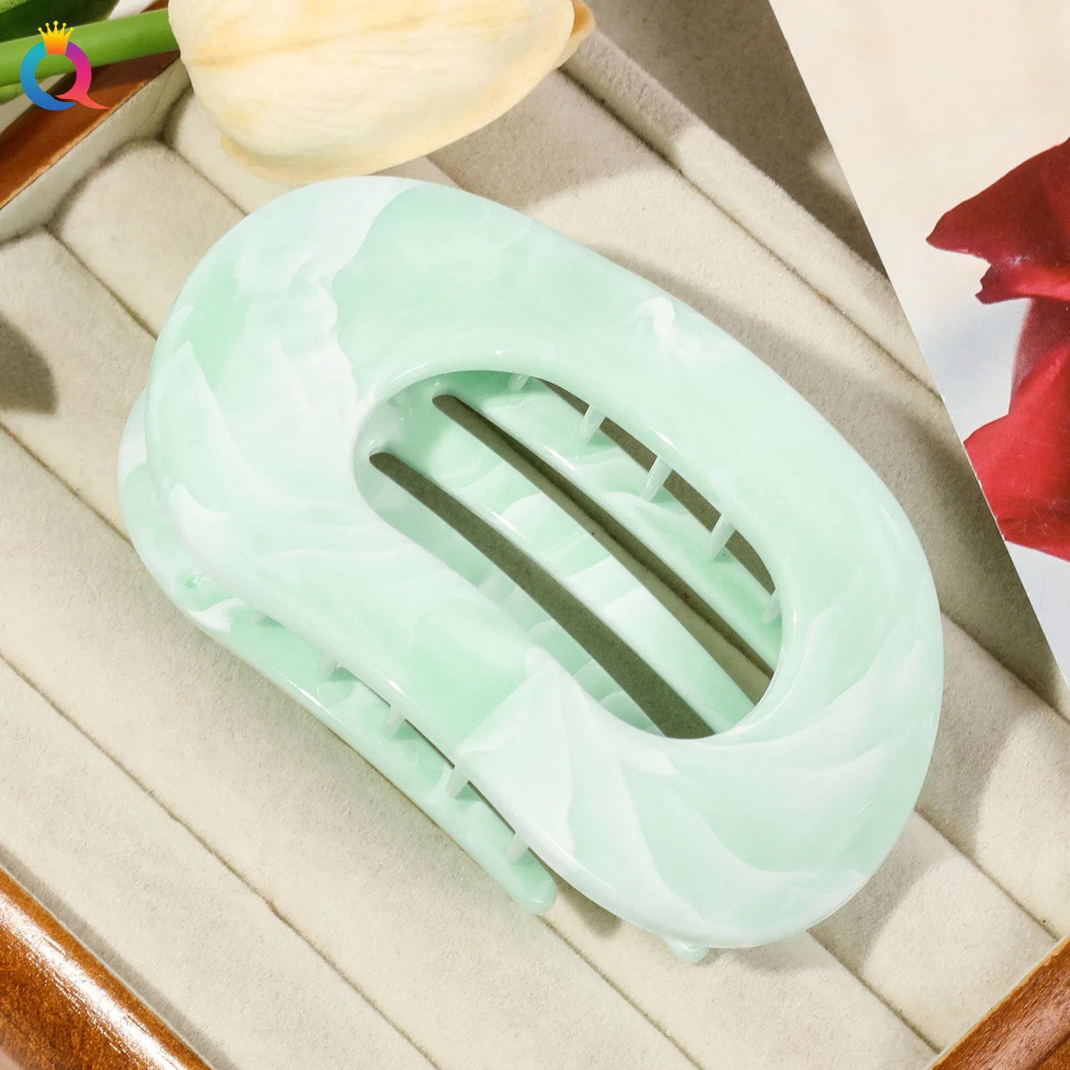 Fashion Oval Hair Claw Clips Women Elegant Marbling Acrylic Flat Circular Hair Grips Premium Colorful Updo Hair Pins Barrettes