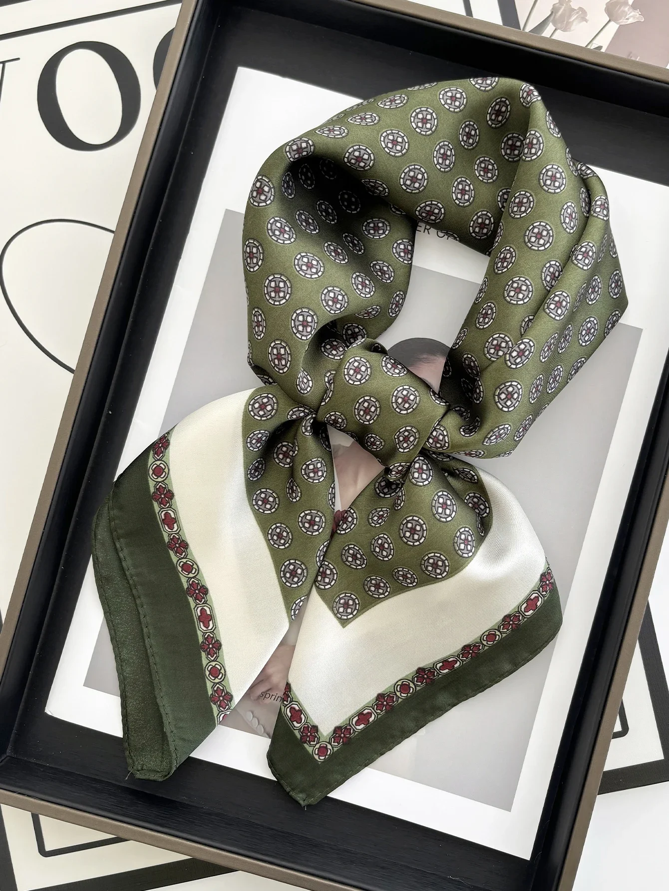 Vintage Chain Print Satin Square Scarf Soft Lightweight Women’s Fashion Accessory for Hair Neck Shawl Elegant Hair Scarf