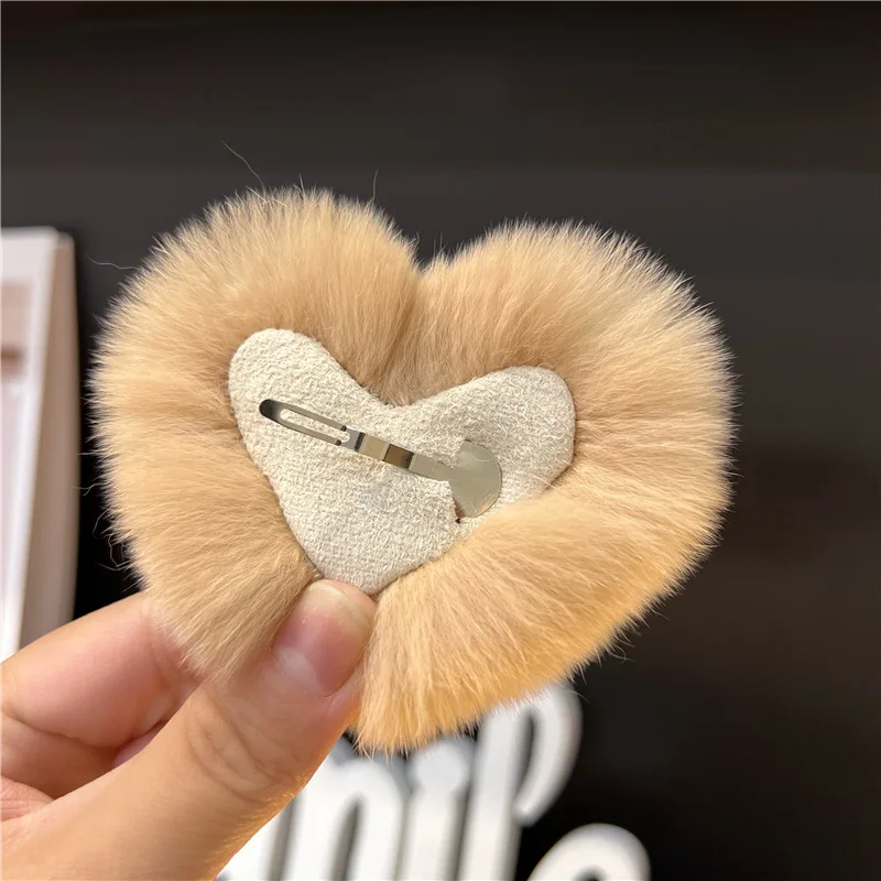 1pc Love plush hair clip, high-end feeling, autumn and winter plush bangs, side clip of plush, BB clip hair accessory, headwear