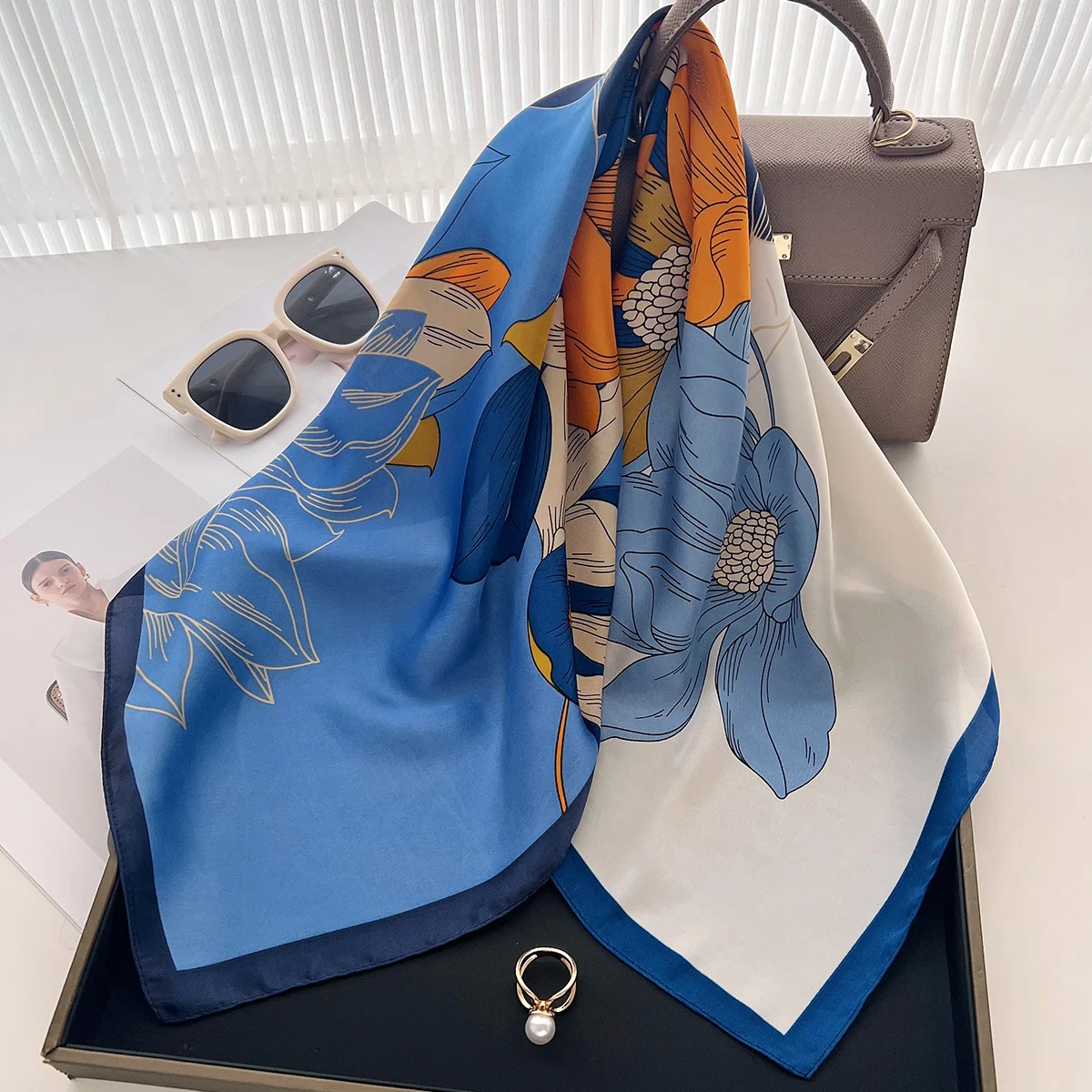 Square Scarf For Women Bandanna Spring/Summer Blue Flower Print Headband Neckerchief Imitation Silk Hair Scarf With A Shirt