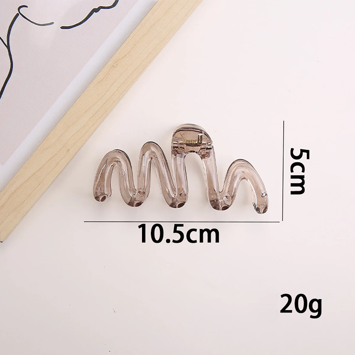 Women's Y2K Wavy High Glossy Amber Brown Large Lightweight Plastic Hair Clip Elegant and Minimalistic