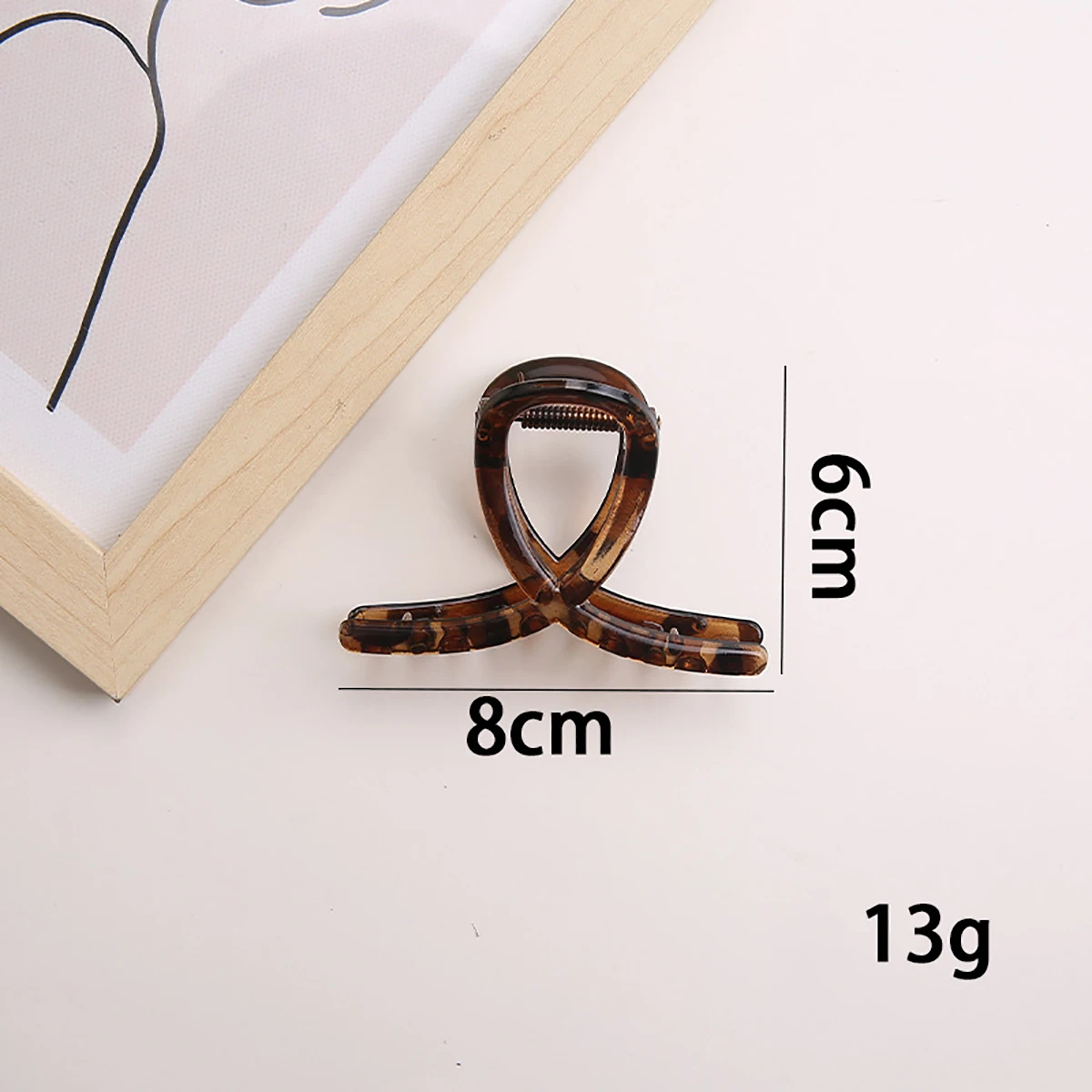 Women's Y2K Wavy High Glossy Amber Brown Large Lightweight Plastic Hair Clip Elegant and Minimalistic