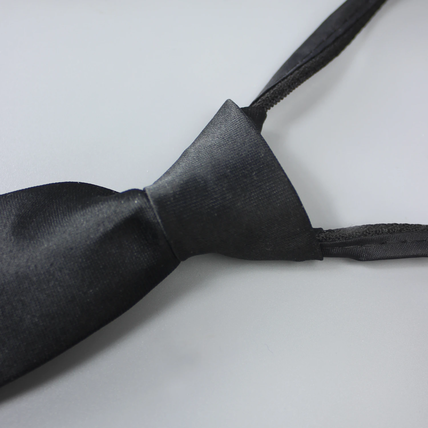 One Piece of Ladies' Tassel Cravat. It Is Studded with Beads and Has a Chain Design, Featuring a Bohemian, punk, and Industrial