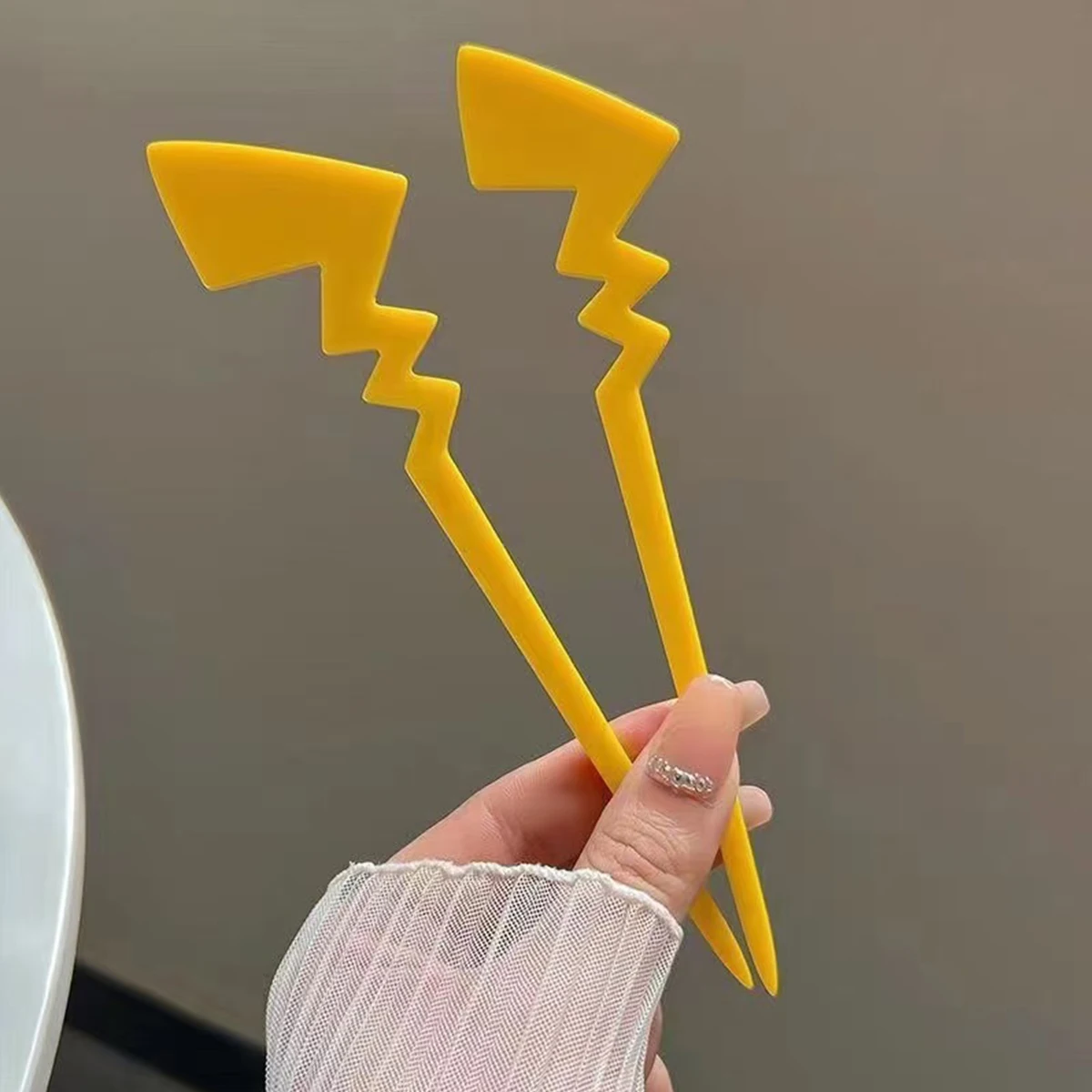 2pcs Creative yellow and black Lightning Hairpin cute updo headpiece