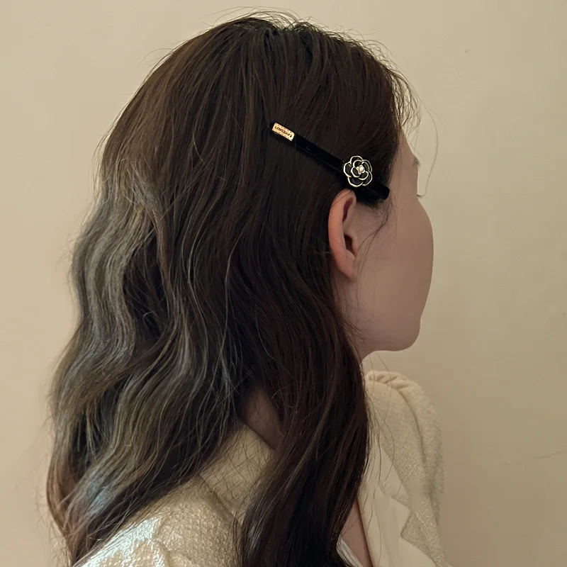 Imitation Pearl Dripping Camellia Flower Letters Hair Clips French Retro Fashion Side Fringe Duckbill Clip Versatile Accessories