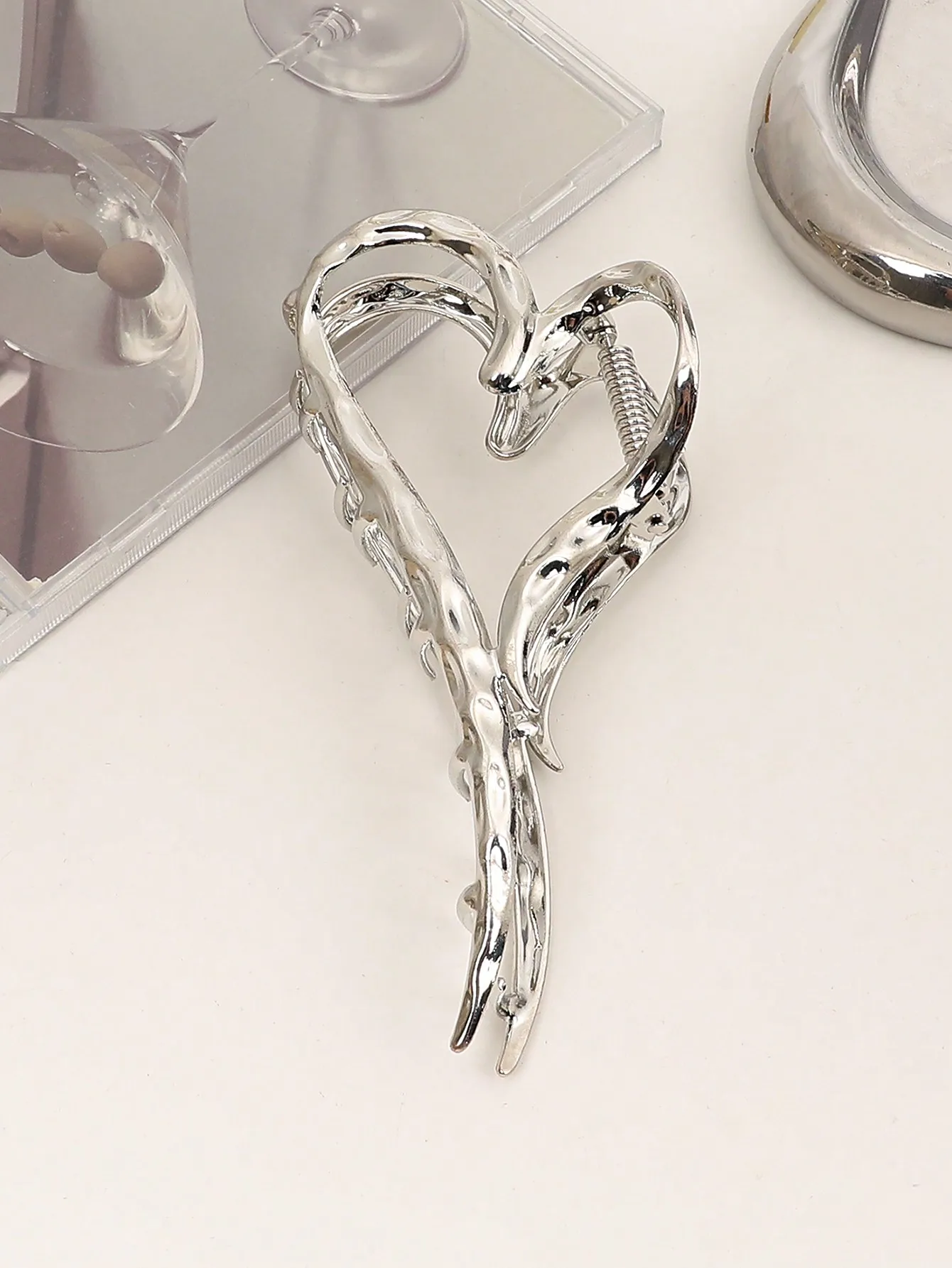 1Pcs Sliver Elegant Love Design Hair Barrettes Ornament Heart Golden Hair Claw Clip,Large Non-Slip Hair Accessories for Women