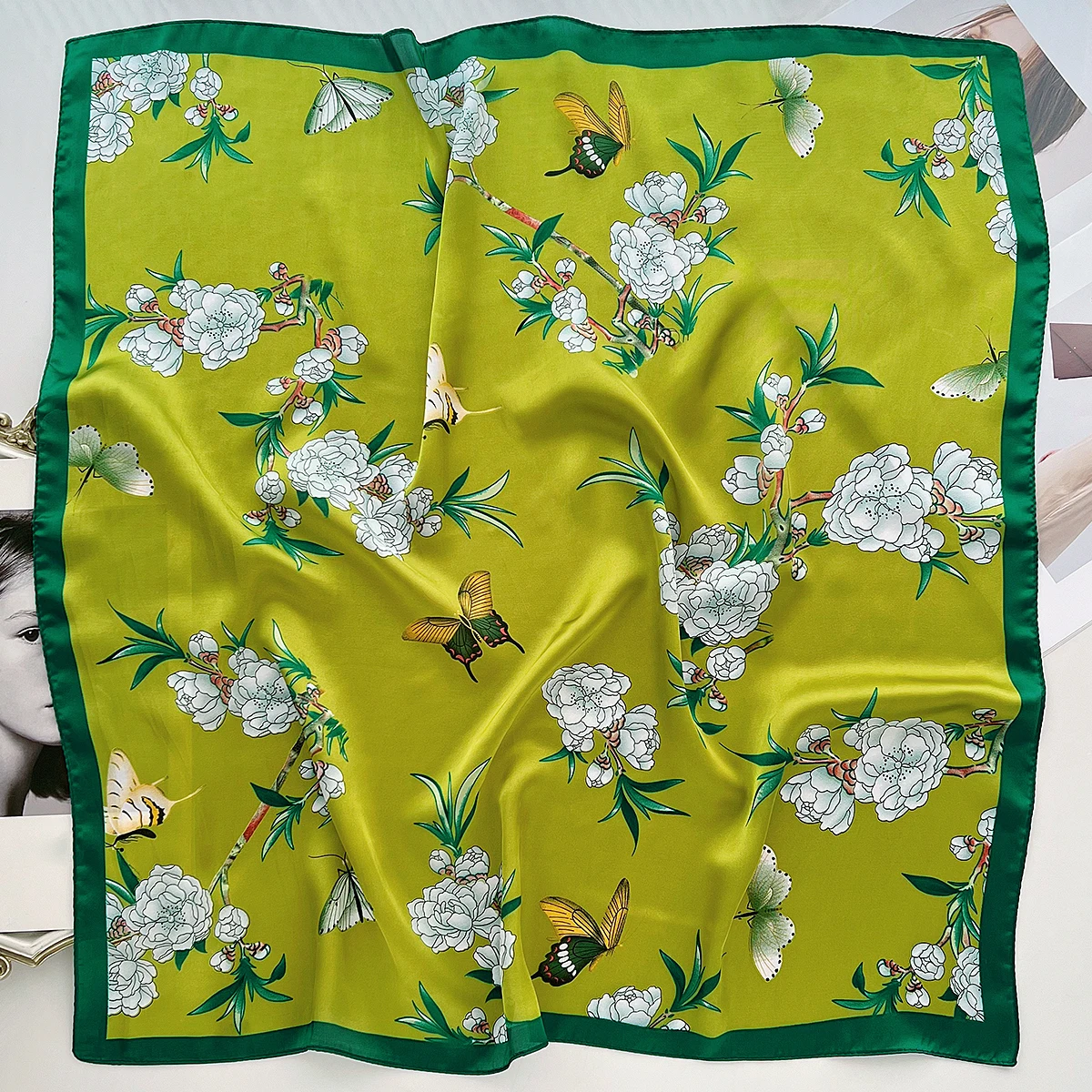 Imitation Silk Scarf For Women Green Square Scarf Bandanna Spring/Summer Luxury Headband Hair Scarf Soft Stain Neckerchief