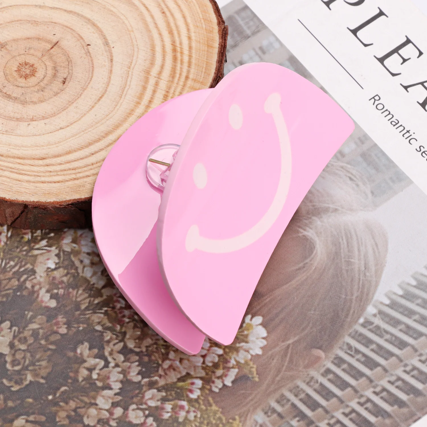 1pc New smiley face shaped acrylic material headpiece hair clip, hair clip at the back of the head, hair grab