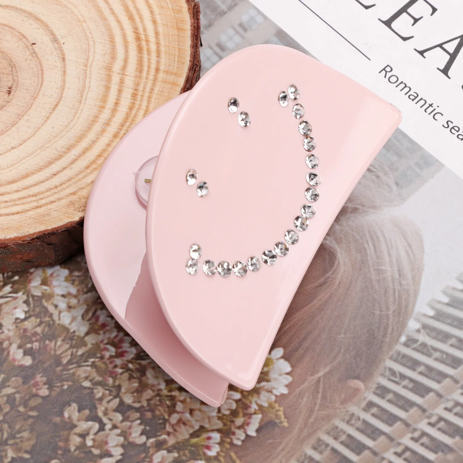 1pc New smiley face shaped acrylic material headpiece hair clip, hair clip at the back of the head, hair grab