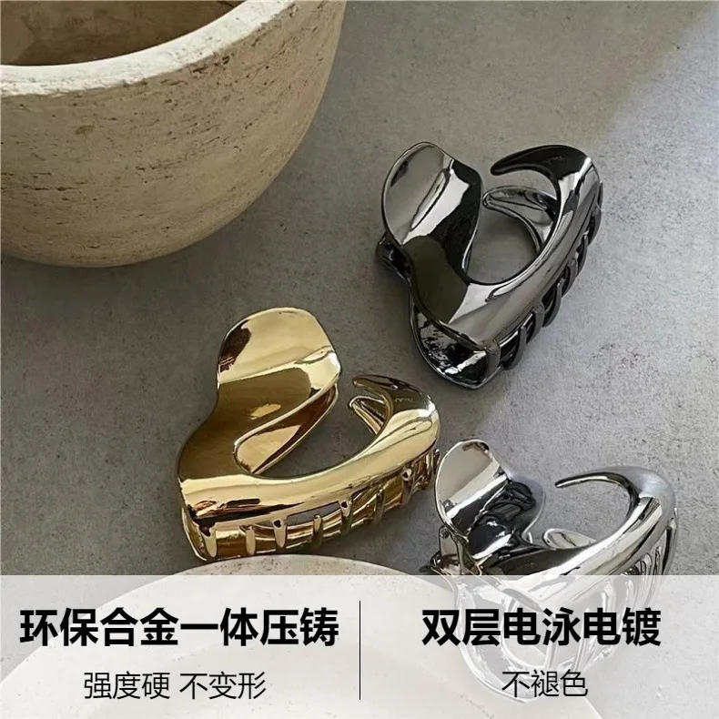 New Exquisite Metal Hair Claw Elegant Hollow Geometric Small Hair Clips Korean Barrettes Girs Hairpin Fashion Hair Accessories
