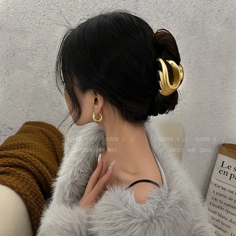 New Exquisite Metal Hair Claw Elegant Hollow Geometric Small Hair Clips Korean Barrettes Girs Hairpin Fashion Hair Accessories