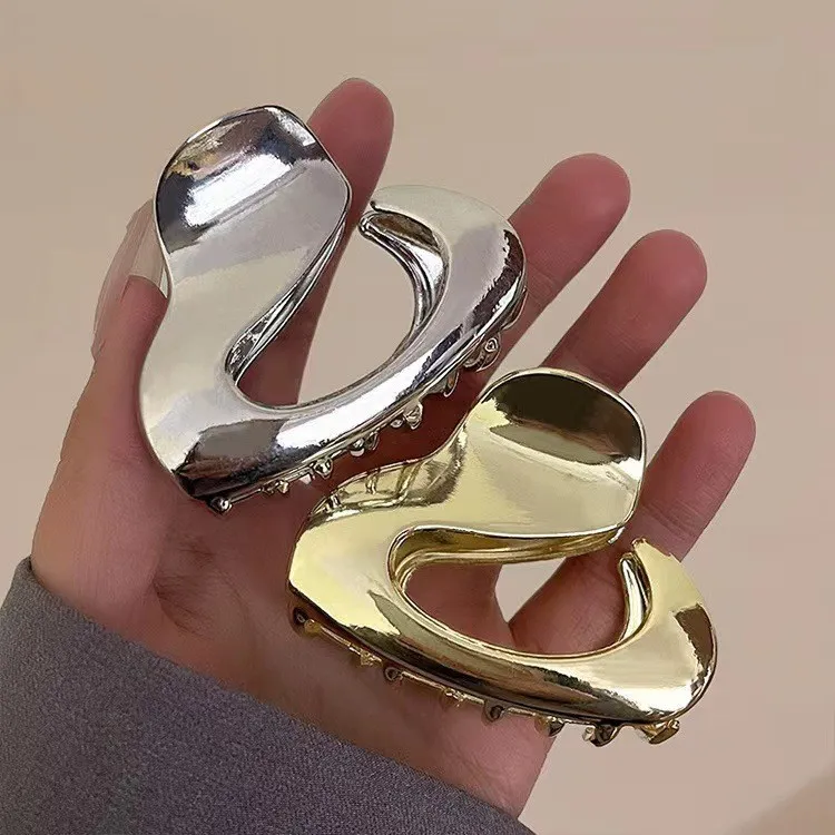New Exquisite Metal Hair Claw Elegant Hollow Geometric Small Hair Clips Korean Barrettes Girs Hairpin Fashion Hair Accessories