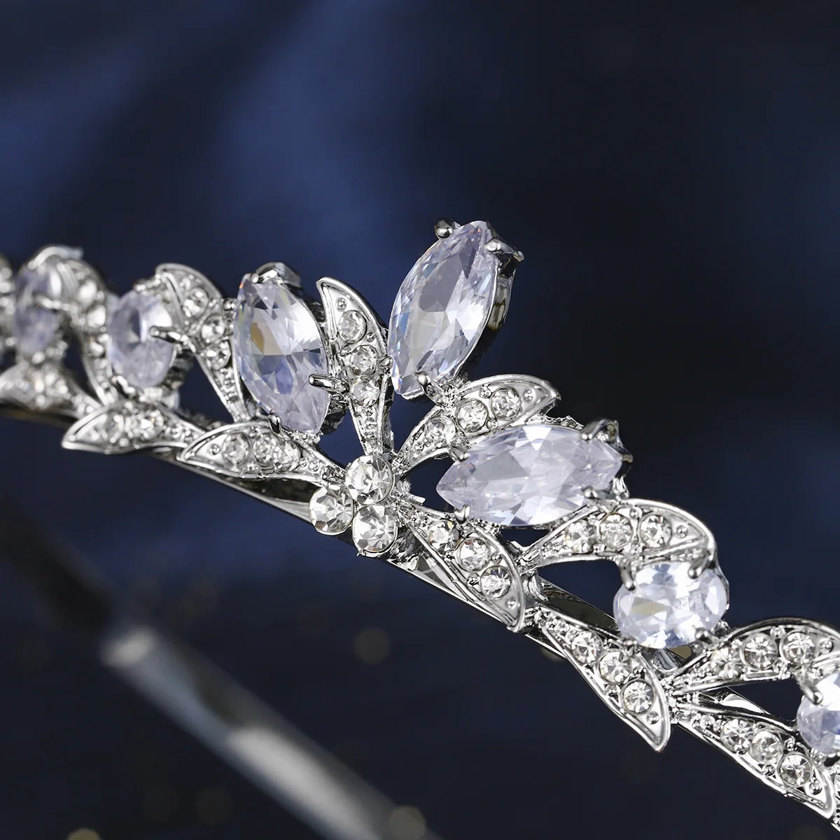 Sparkling Crystal Flower Tiara Classic Europe and America Bridal Wedding Crown Hair Accessories Hairbands for Women