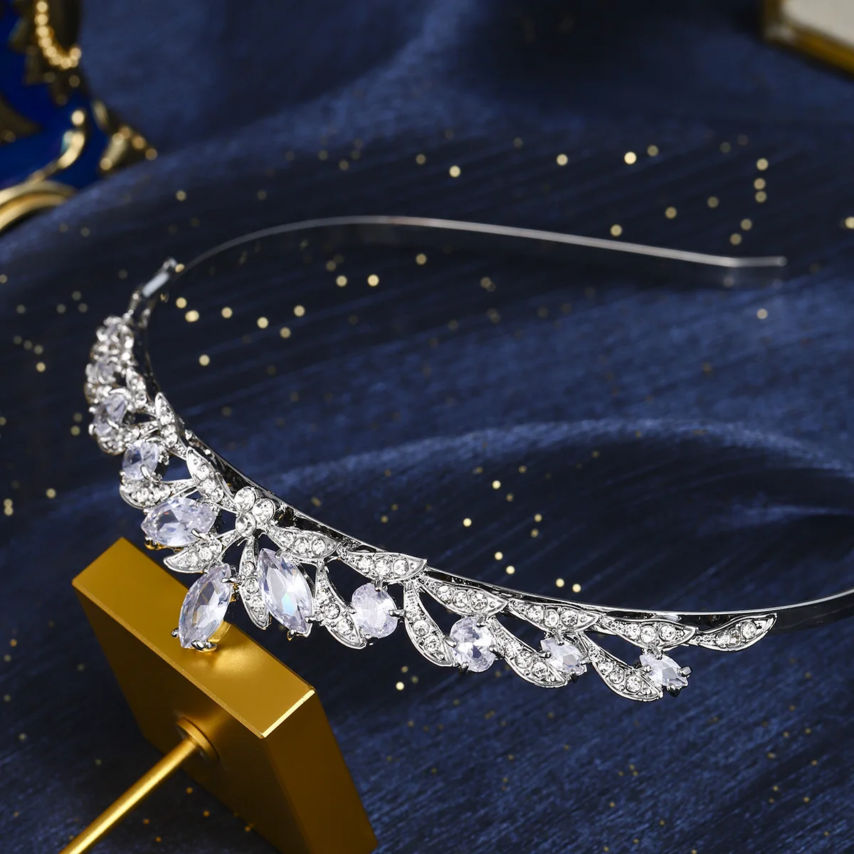 Sparkling Crystal Flower Tiara Classic Europe and America Bridal Wedding Crown Hair Accessories Hairbands for Women