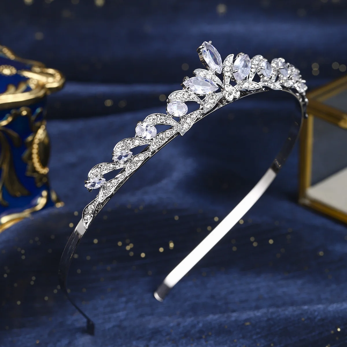 Sparkling Crystal Flower Tiara Classic Europe and America Bridal Wedding Crown Hair Accessories Hairbands for Women