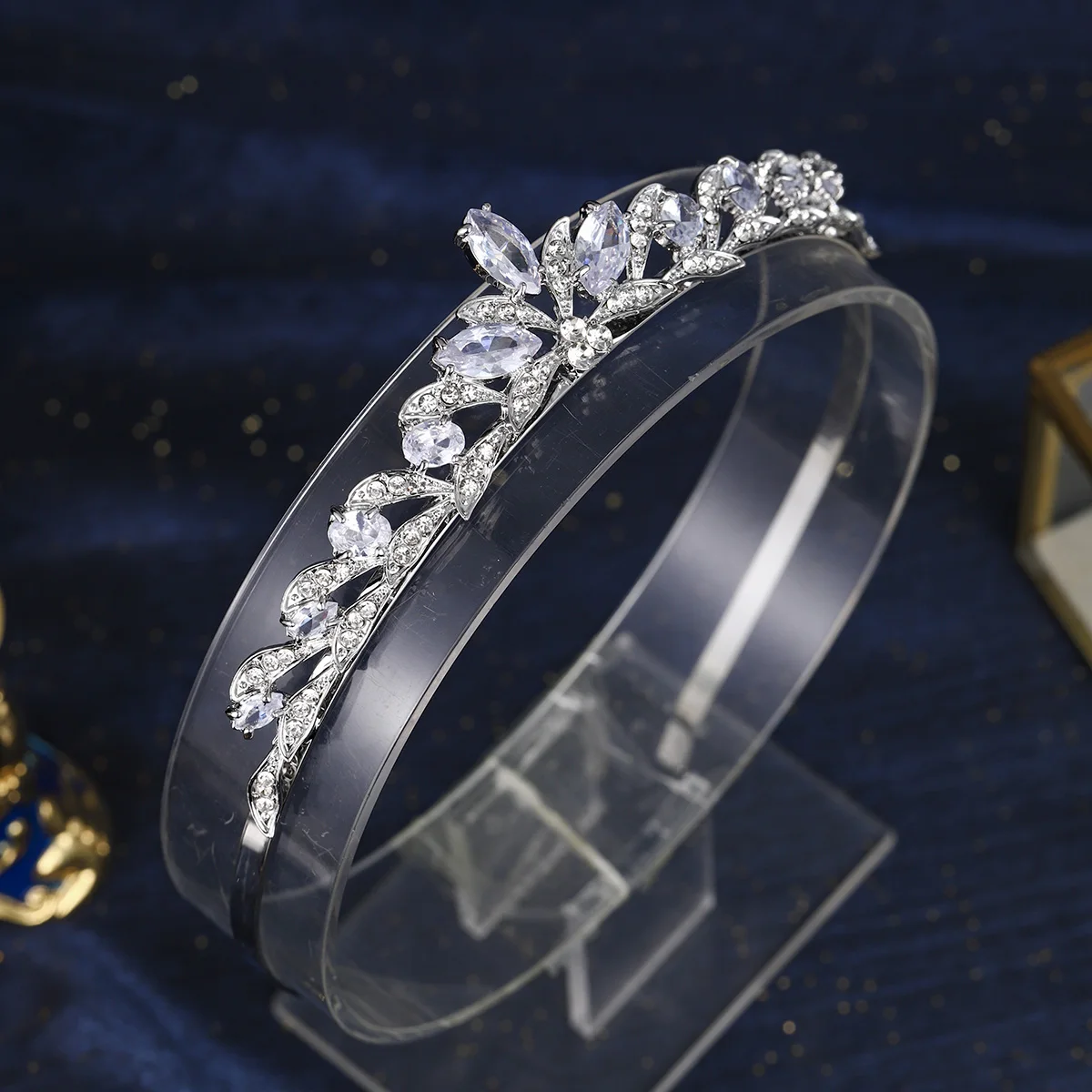 Sparkling Crystal Flower Tiara Classic Europe and America Bridal Wedding Crown Hair Accessories Hairbands for Women