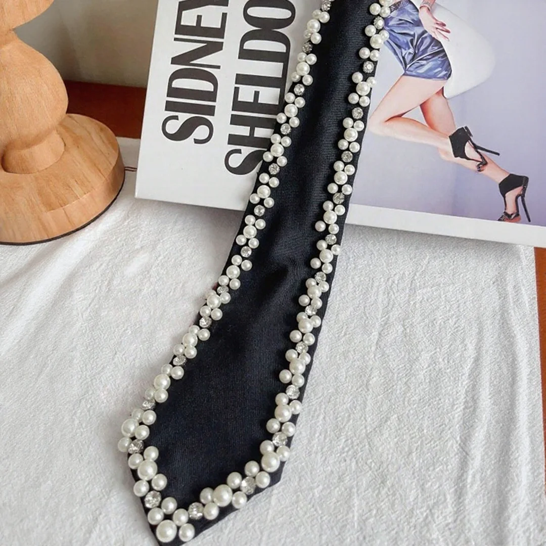 A Handcrafted Tie with Pearl Trim, Noble and Elegant, in a Solid Color, Suitable for Business Events, Everyday Wear, Hosting Events, Etc
