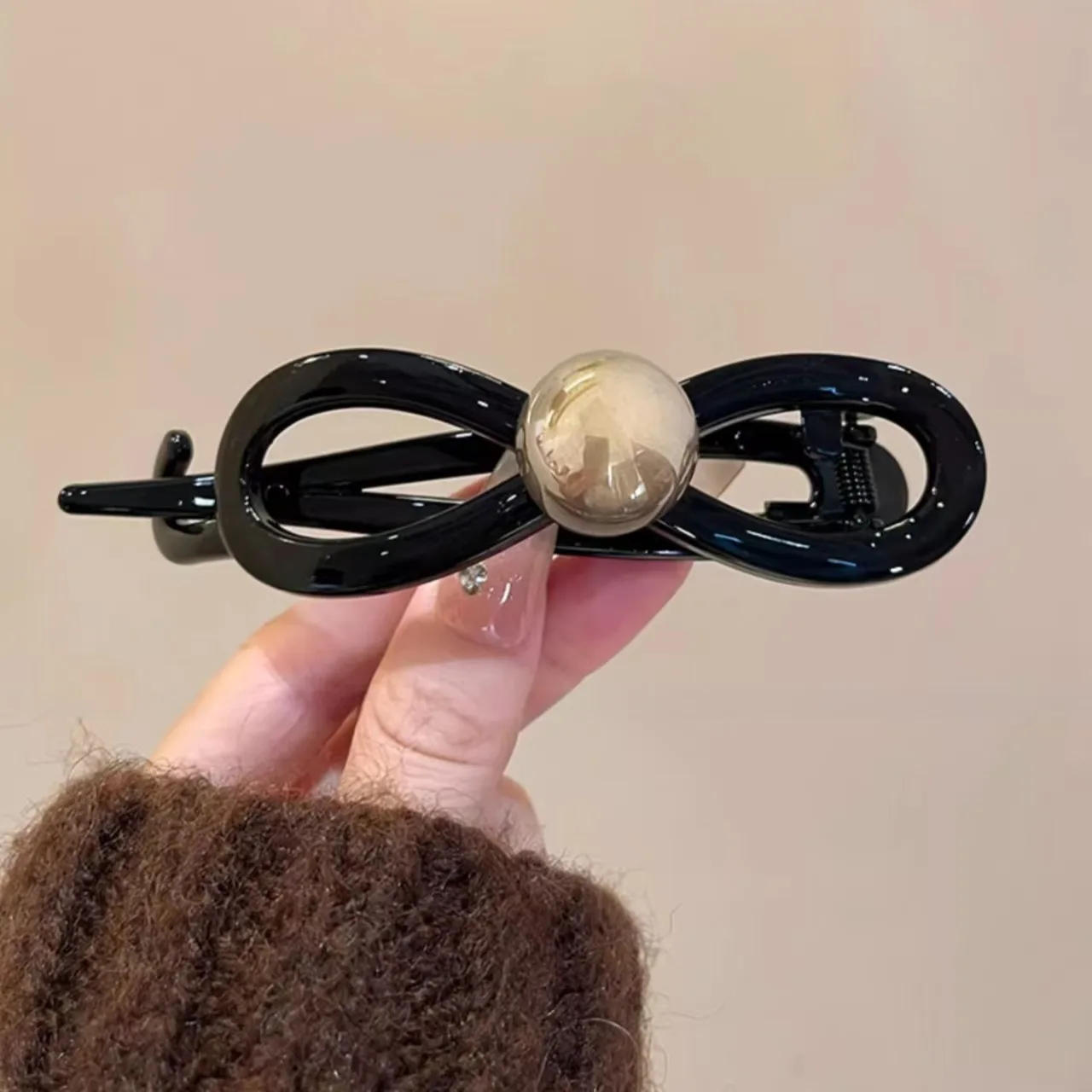 New Twisted Hair Clip Plastic Imitation Pearl Hairpin Twisted Design Hairpin Barrettes Women Hair Accessories