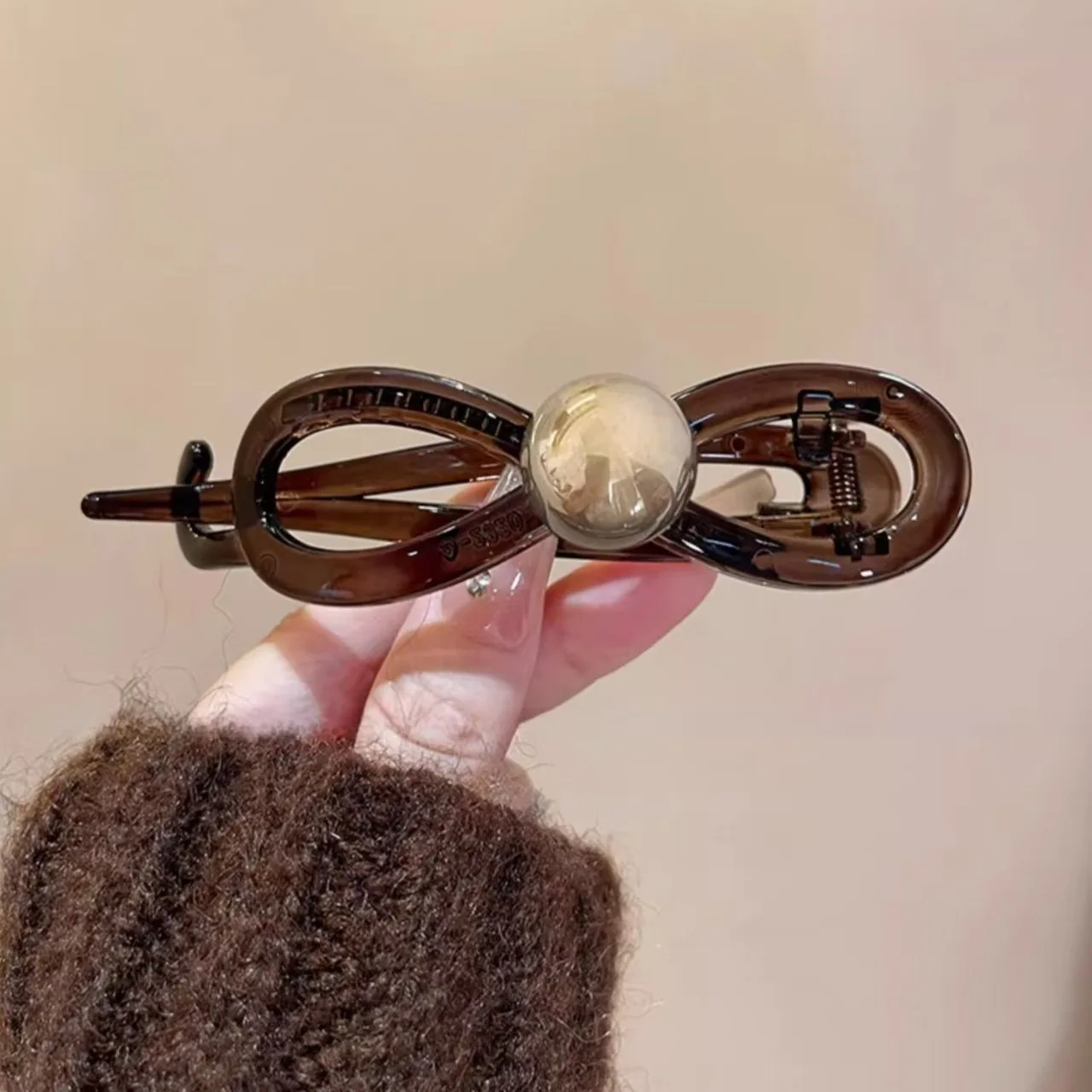 New Twisted Hair Clip Plastic Imitation Pearl Hairpin Twisted Design Hairpin Barrettes Women Hair Accessories