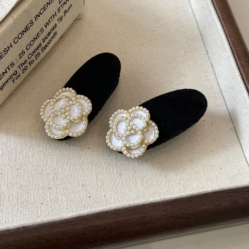 2pcs Pearl Camellia Velvet Hair Clip for Women, Retro Side Short Hair, Forehead Bangs, Floral Headpiece