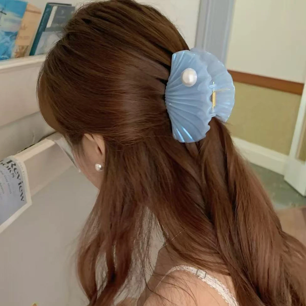 1pc Super Fairy Pearlescent Shell Grab Clip New Hair Claw Shark Clip, Half-Tied Hairpins on the Back of the Head, Beach Headdres
