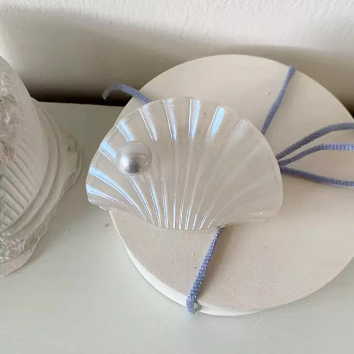 1pc Super Fairy Pearlescent Shell Grab Clip New Hair Claw Shark Clip, Half-Tied Hairpins on the Back of the Head, Beach Headdres
