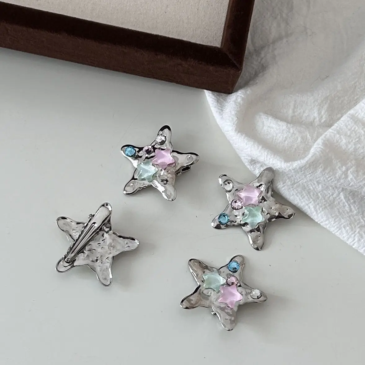 Colorful Star Hair Clips Y2K Metal Duckbill Hairpins Cute Small Hair Claws Sweet Edgy Dopamine Hair Accessories Side Bangs Clip