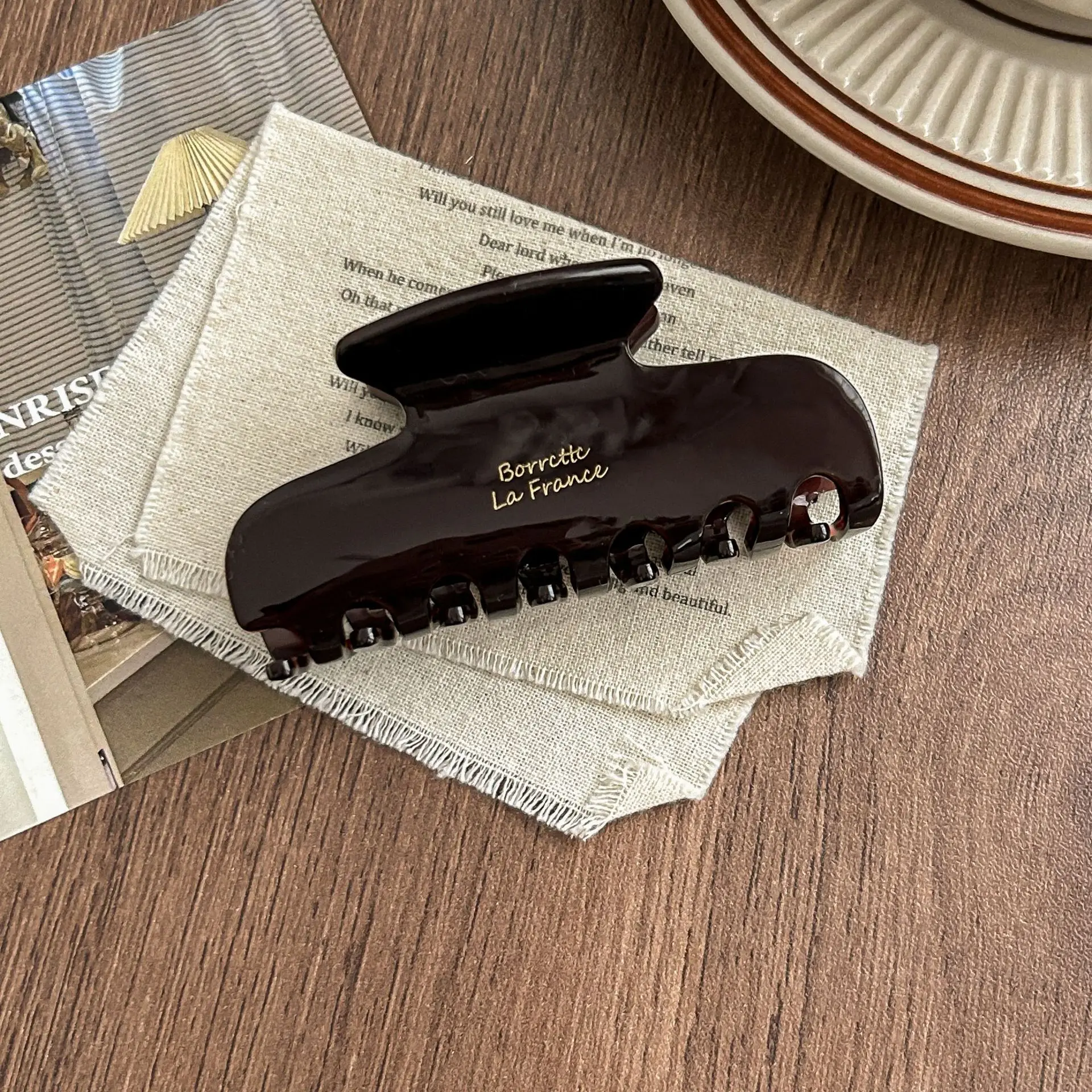 1pc Korean France Acetate Grab Clip, Simple Retro French Elegant Temperament Back of the Head Coil Hair Shark Clip Hairpin
