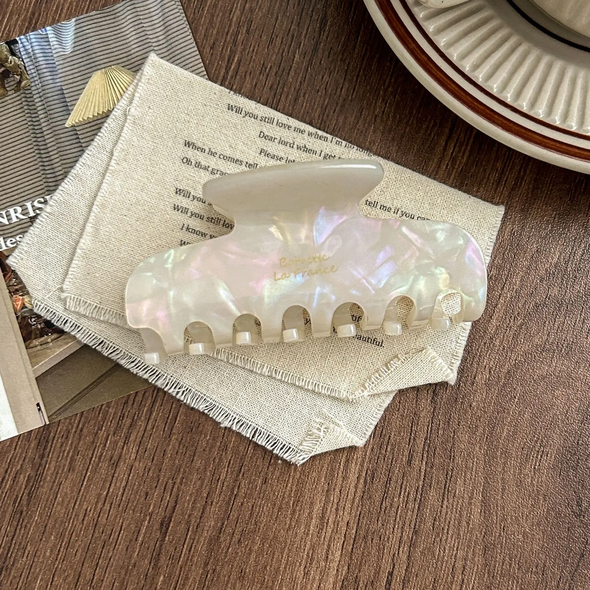 1pc Korean France Acetate Grab Clip, Simple Retro French Elegant Temperament Back of the Head Coil Hair Shark Clip Hairpin