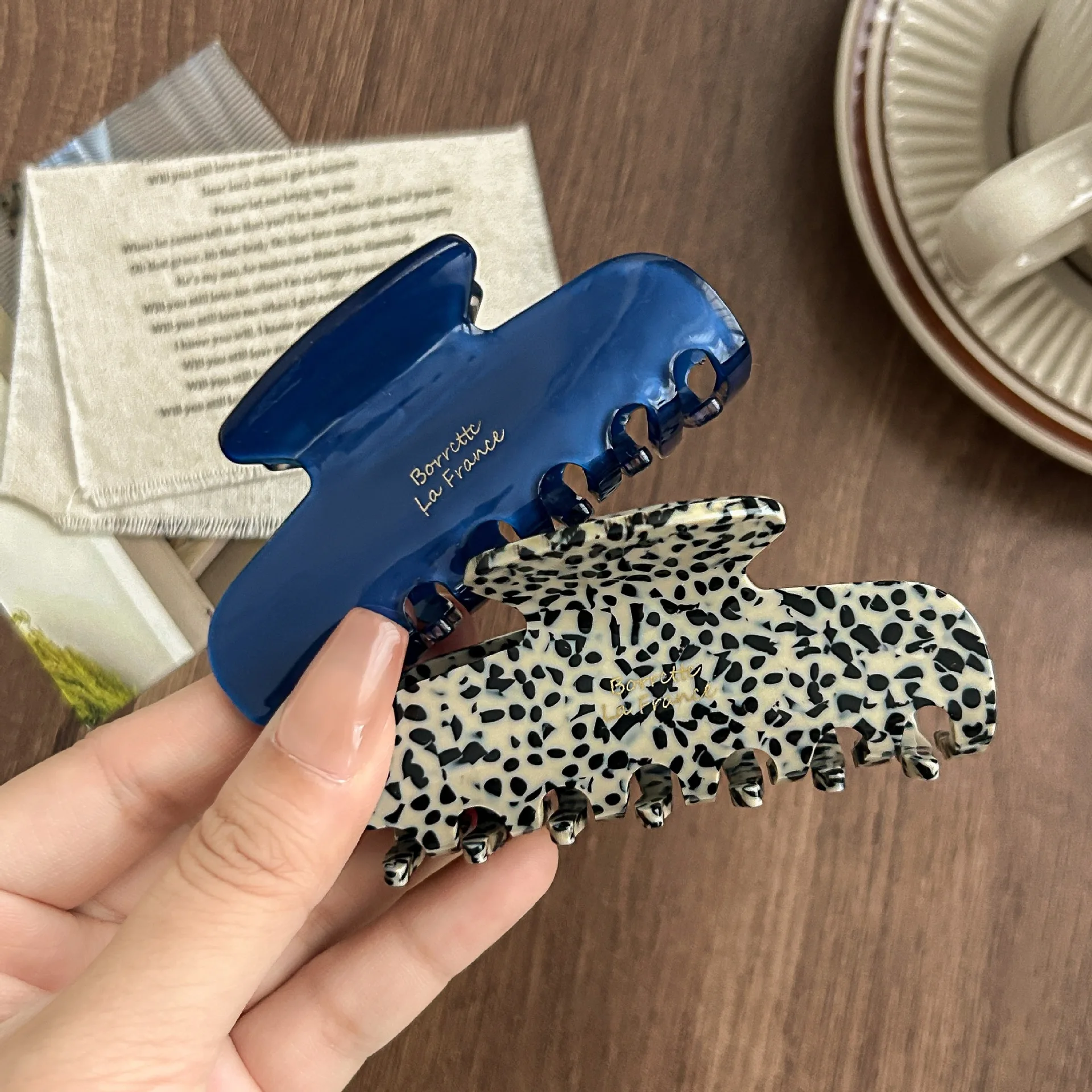 1pc Korean France Acetate Grab Clip, Simple Retro French Elegant Temperament Back of the Head Coil Hair Shark Clip Hairpin