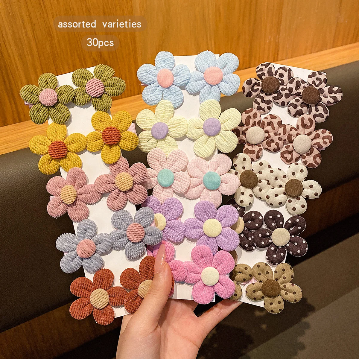 30 Sweet Wind Colored Random Hair Clips and Headflowers Suitable for Daily Use as Hair Accessories