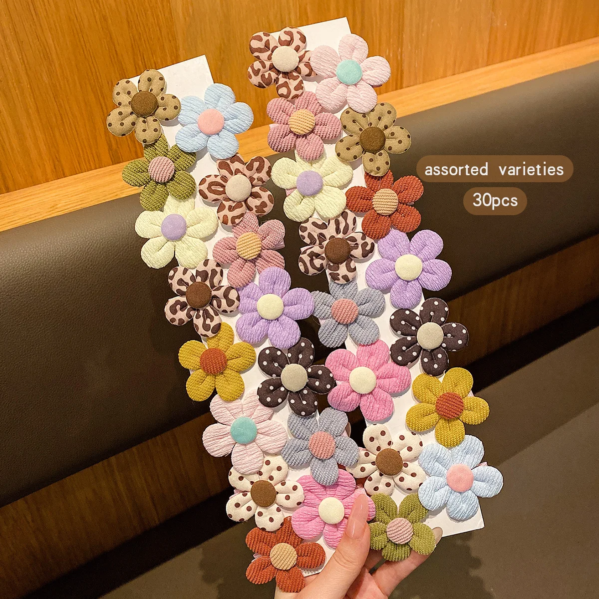 30 Sweet Wind Colored Random Hair Clips and Headflowers Suitable for Daily Use as Hair Accessories
