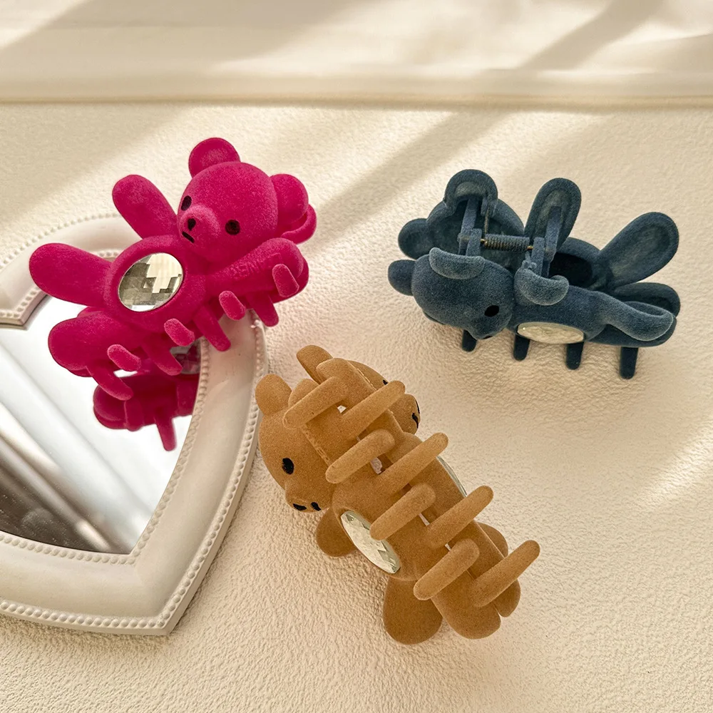1pc Cute waving teddy bear hair clip with high aesthetic value, rhinestone headband, shark clip, Valentine's Day hair accessory