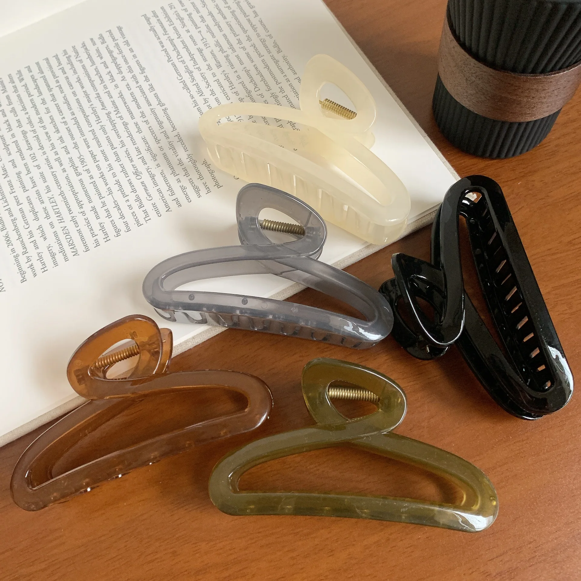 1pc Jelly colored injection molded clip for women's new high-end style, large plate hair clip, shark clip hair clip