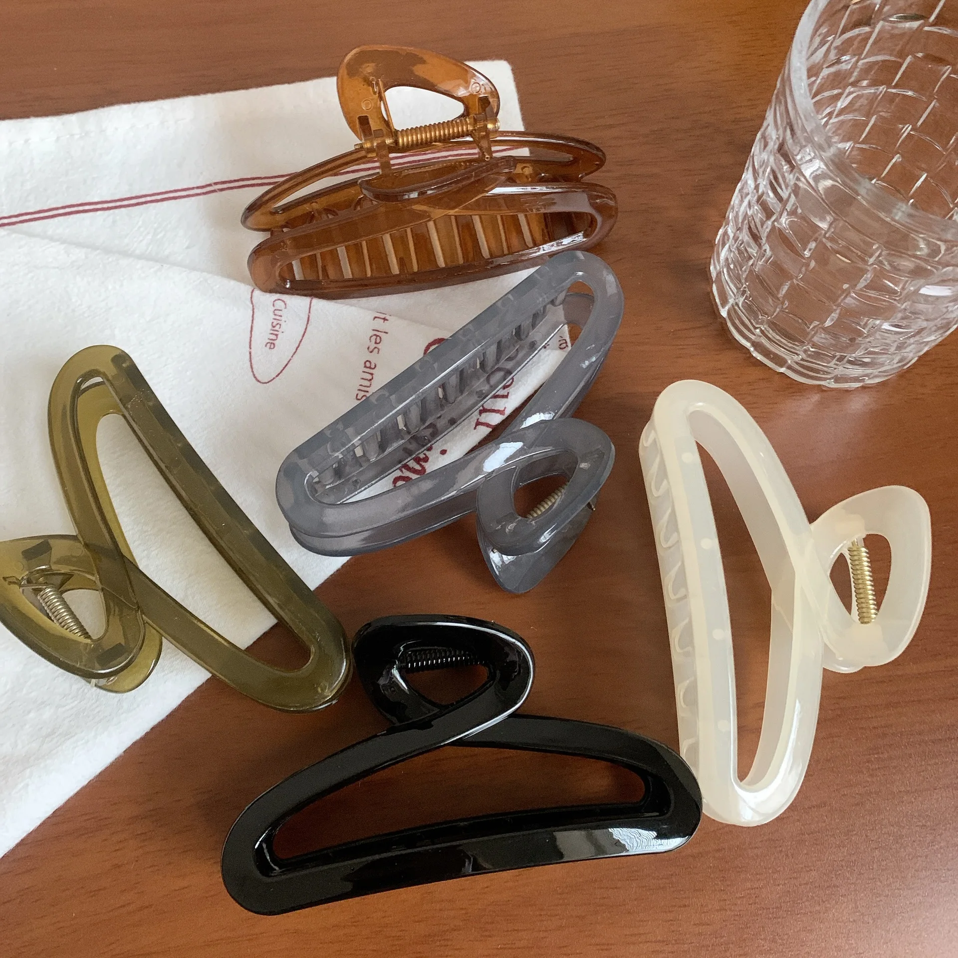 1pc Jelly colored injection molded clip for women's new high-end style, large plate hair clip, shark clip hair clip