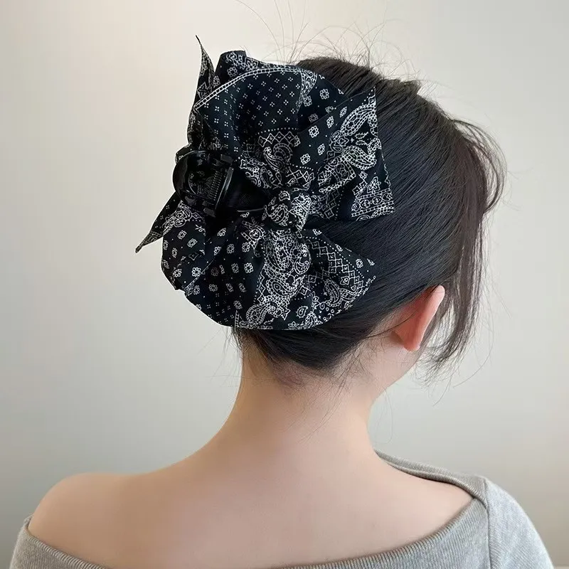 1pc Korean Style Temperament, Cashew Nuts, Broken Flowers, Bow, Grab Clip, Hair Clip, Shark Clip, Western Style Hair Clip