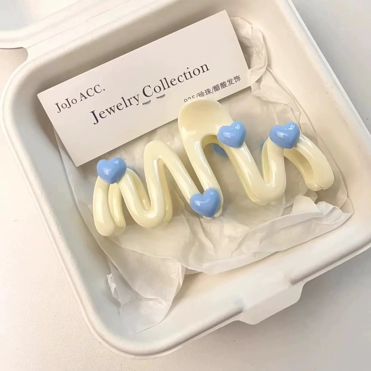 Blue Heart Wave Shaped Hair Claw Cream Color Clips for Women Sweet Cute Irregular Shark Clip Large Ponytail Clip Hairpins 10.5CM