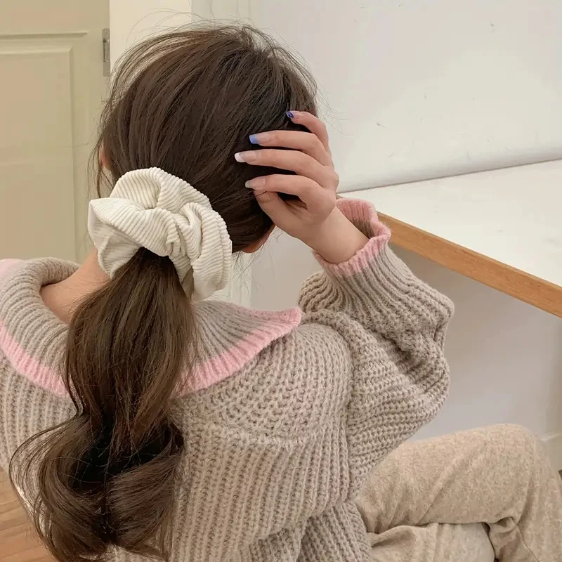 Four Beige Corduroy Hair Bands Are Soft and Skin-Friendly, Making It Easy to Create a Gentle Atmosphere in Spring!