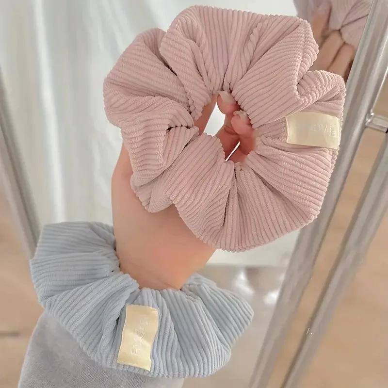 Four Beige Corduroy Hair Bands Are Soft and Skin-Friendly, Making It Easy to Create a Gentle Atmosphere in Spring!