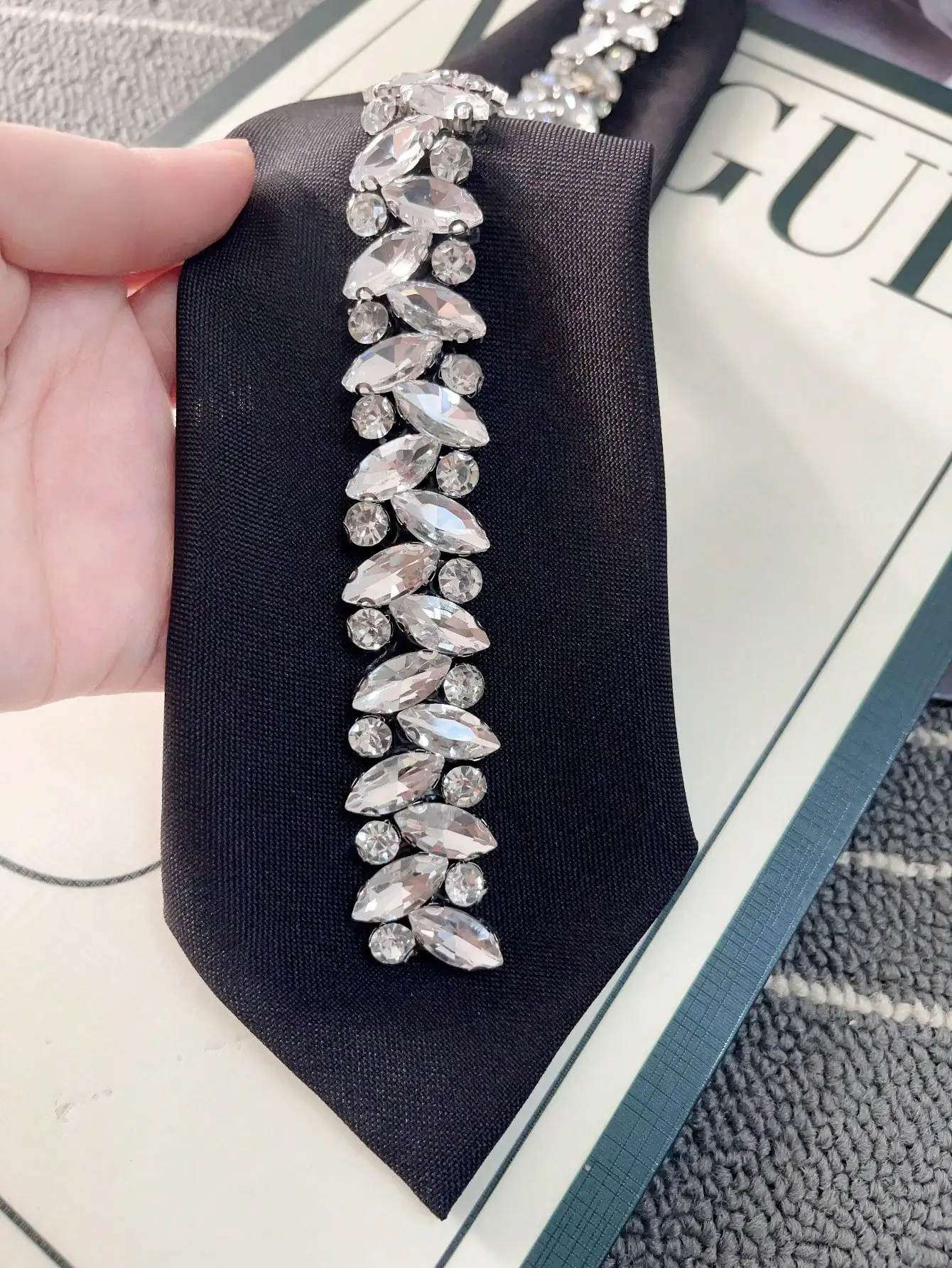 An Original, Niche Design, Shiny and Elegant Tie with Rhinestone Embellishments, Adjustable, Suitable for Spring and Summer, for Girls and Women to Wear with Dates, Shirts, Parties, and Festivals