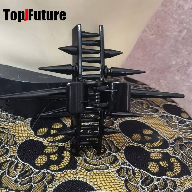 Women Y2K girl Harajuk Gothic lolita cosplay Grasp Clip spike horn Oval Hollow rivet Grasp Hair Crab Hair Accessories claws